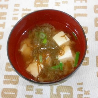 豆腐・もずくの味噌汁
